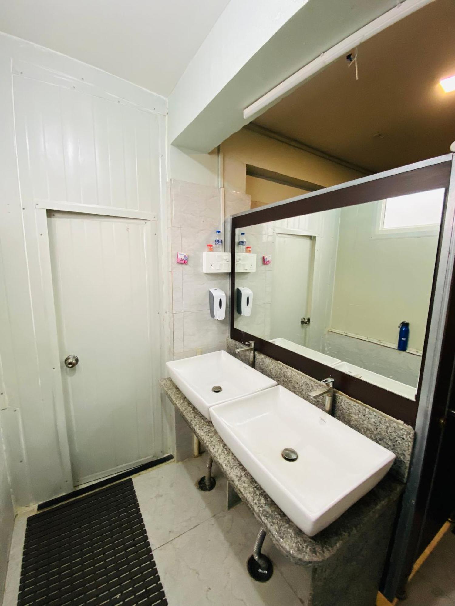 Homestay Ac Dormitory New Delhi Luaran gambar