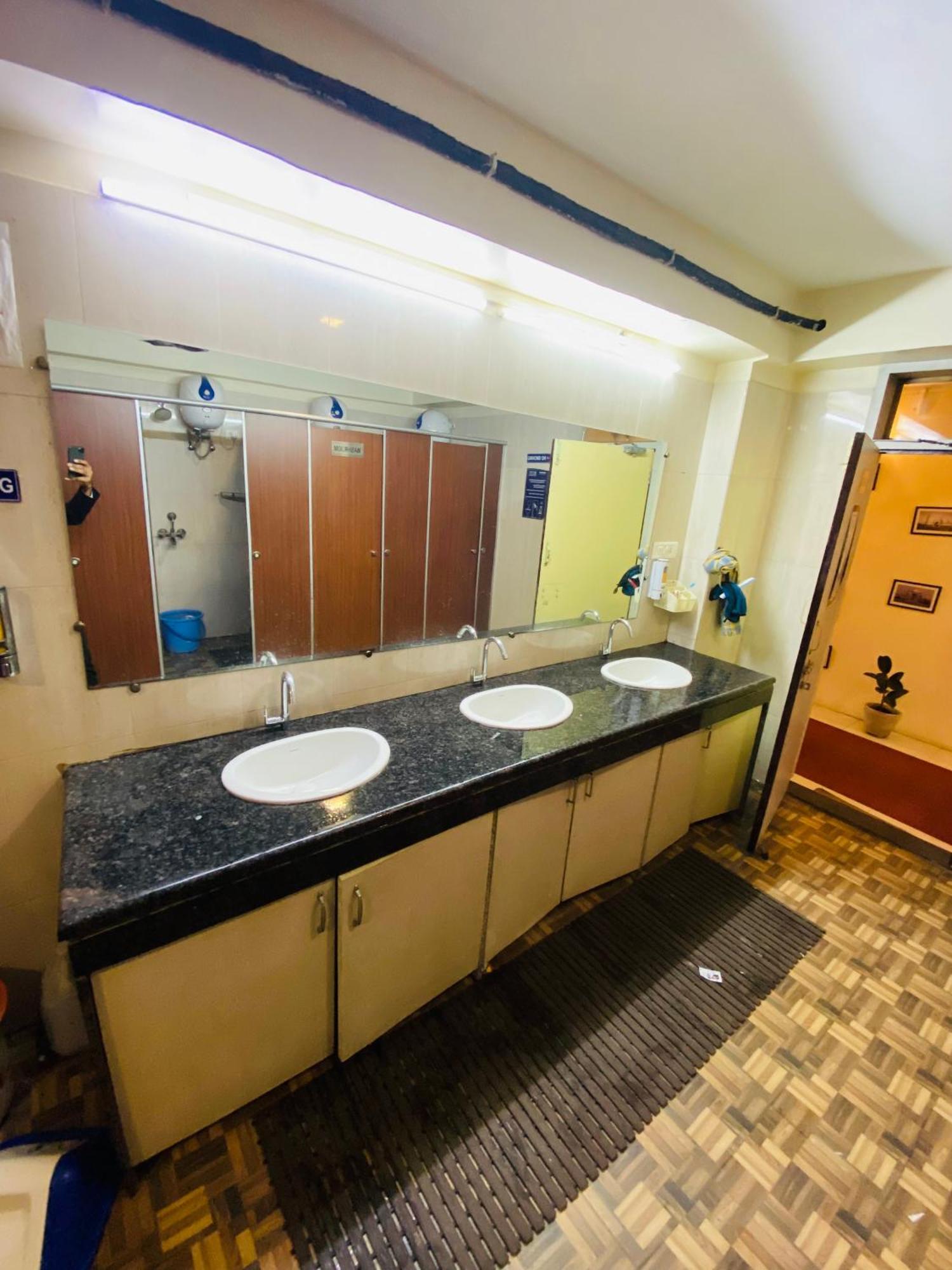 Homestay Ac Dormitory New Delhi Luaran gambar
