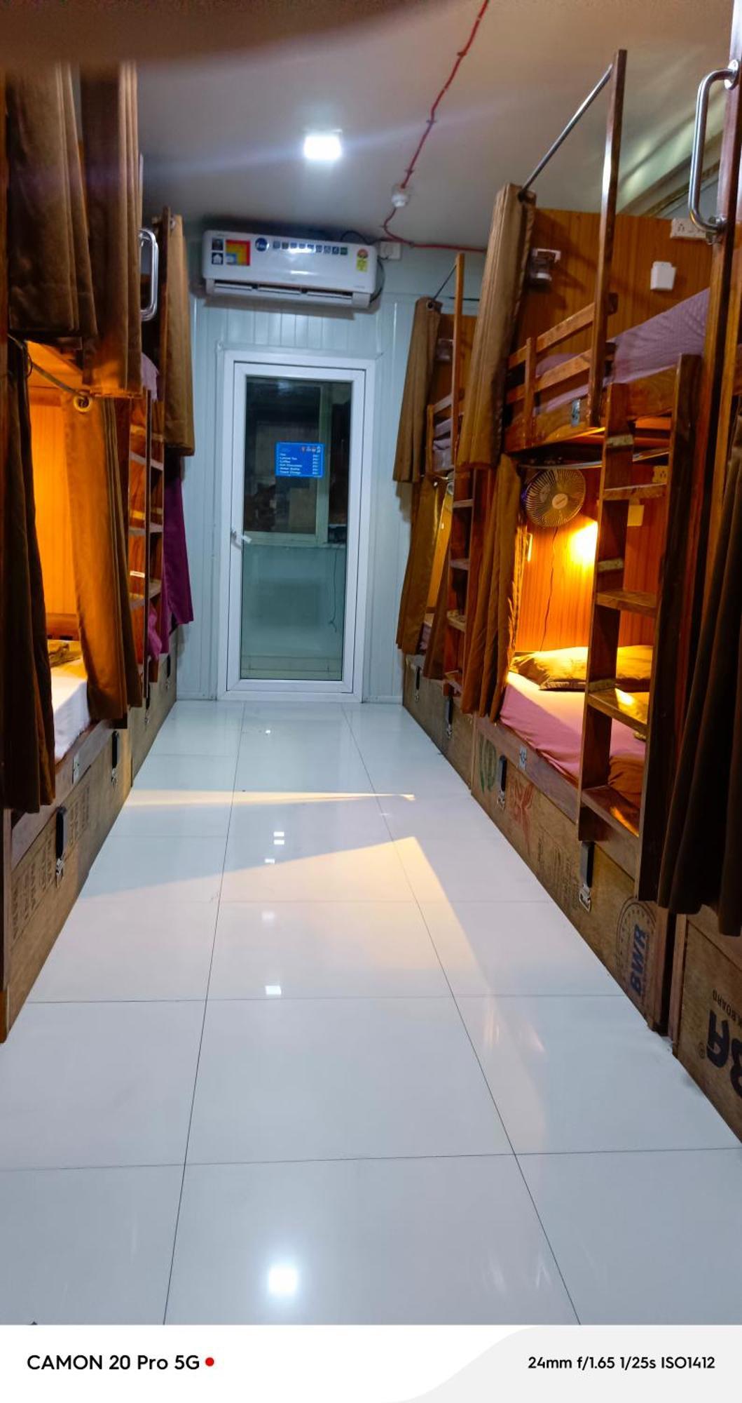 Homestay Ac Dormitory New Delhi Luaran gambar