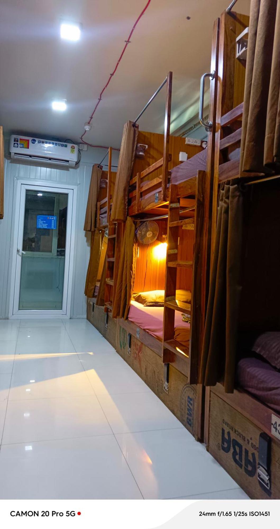 Homestay Ac Dormitory New Delhi Luaran gambar