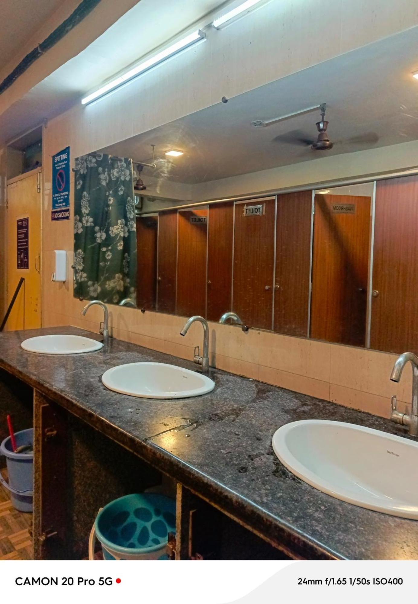 Homestay Ac Dormitory New Delhi Luaran gambar