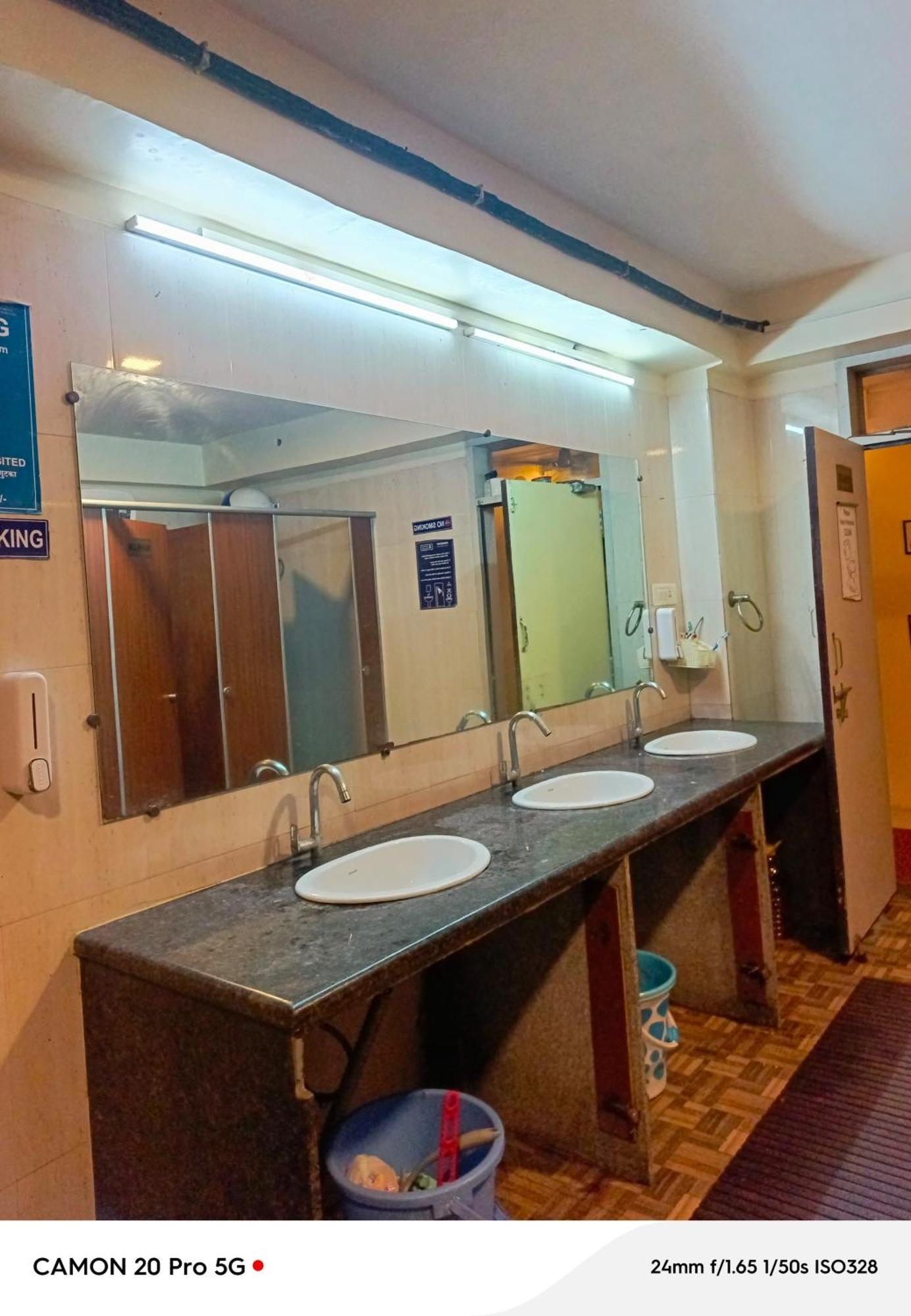 Homestay Ac Dormitory New Delhi Luaran gambar